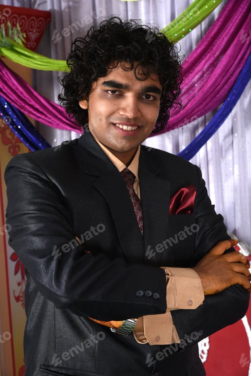 Preview: Handsome Indian groom in marriage ceremony