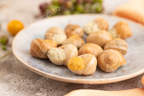 Preview: Grape (Burgundy) snails with butter and cheese on brown concrete, side view, selective focus
