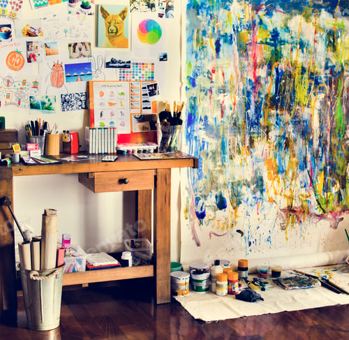 Preview: Artist artworks in the workplace hobby pastime