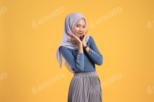 Preview: Smiling Young Woman in Hijab Poses in Studio
