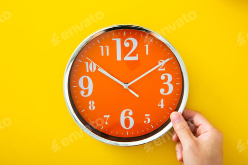 Preview: Man hand holding alarm clock