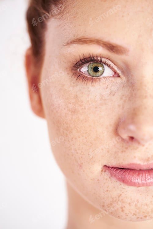 Preview: Close up of human's, right, green eye