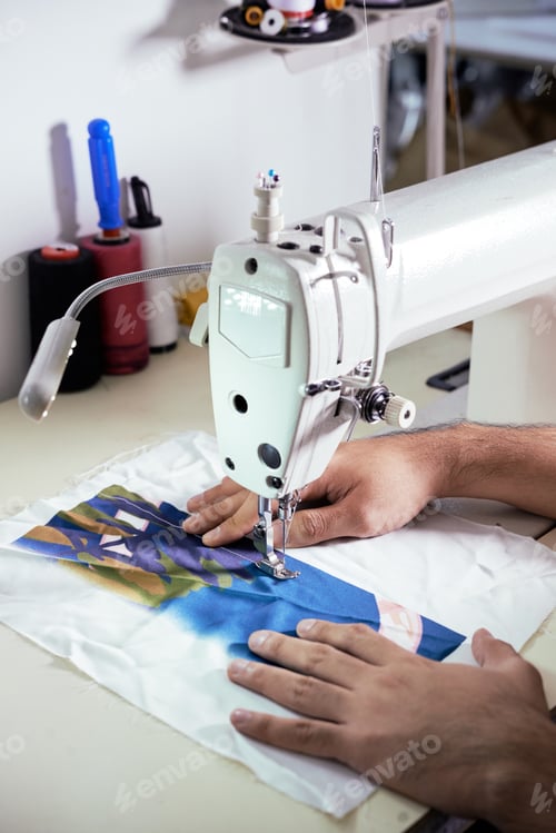 Preview: Tailor Testing Silk Fabric