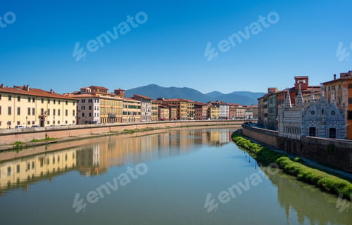 Preview: Scenic view of Arno River and historic buildings in Pisa, Italy.