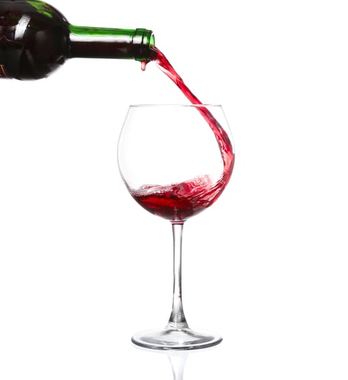 Preview: Elegant Red Wine Pour into Stemmed Glass