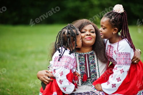 Preview: African family in traditional clothes