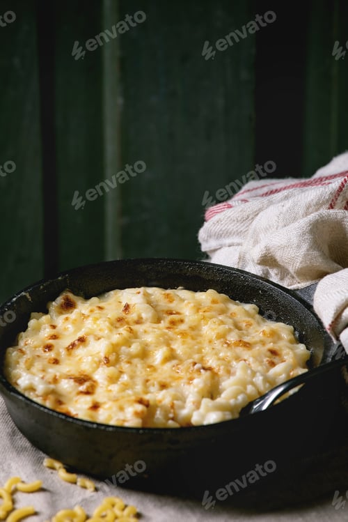 Preview: American dish mac and cheese