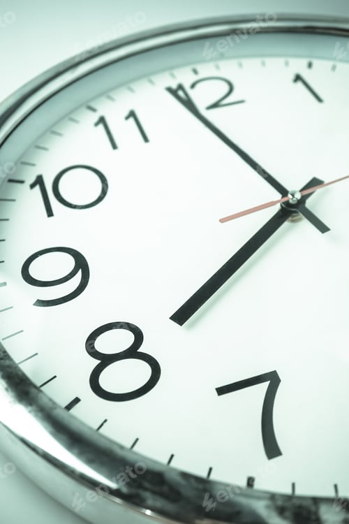 Preview: Countdown To 8 O'Clock With Vintage Color Style Clock