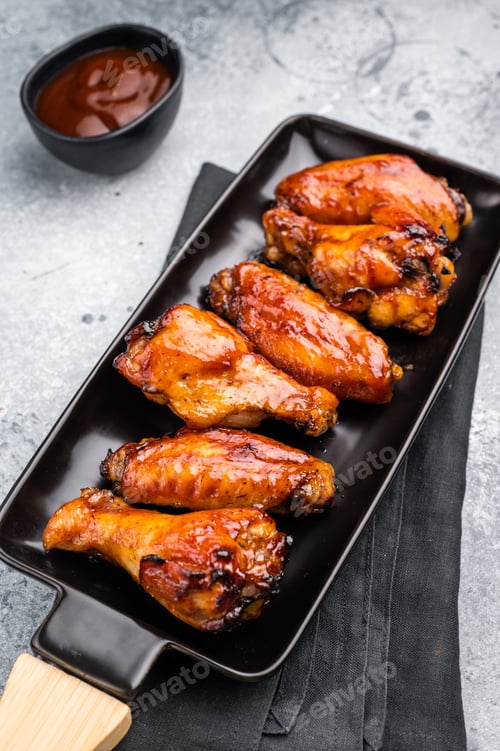 Preview: Juicy barbecue chicken wings, perfectly grilled and glazed, ideal for your next summer cookout