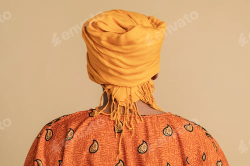 Preview: Back view of an Indian man wearing a yellow turban