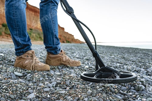 Preview: Metal detector coil in action above the ground