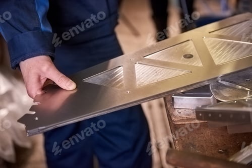 Preview: Hand holding metal part