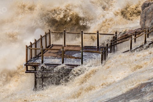 Preview: Flooded viewpoint at the main Augrabies waterfall