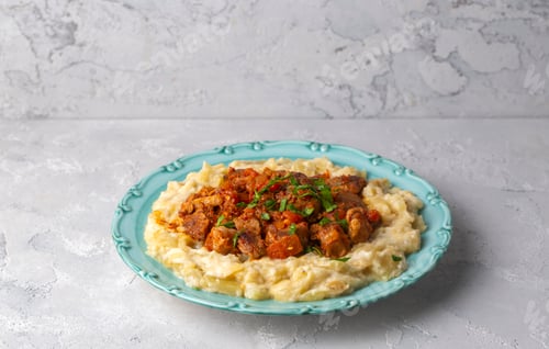 Preview: Turkish Food Hunkar Begendi made with Eggplant and Meat.