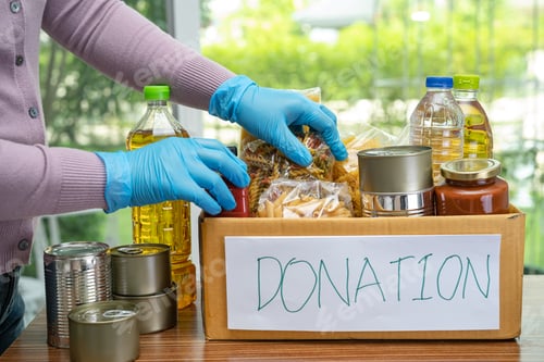 Vista previa: Foodstuff for donation, storage and delivery. Various food, pasta, cooking oil and canned food in ca