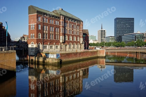 Preview: City building viewed from waterfront in Hamburg, Germany