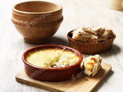 Preview: Baked cheese in terracotta dish