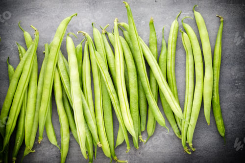 Preview: Green beans on a gray background.