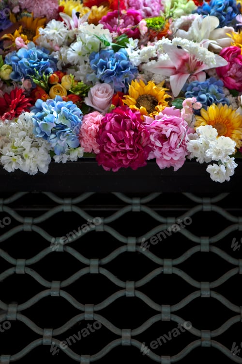 Preview: Celebrating bankruptcy with flowers