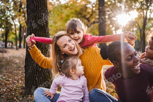 Vista previa: Golden Moments: Laughter and Love in the Park