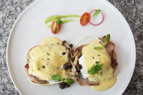 Preview: Egg Benedict With Bread And Bacon