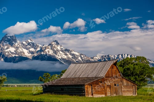 Preview: Old barn in Grand Teton Mountains