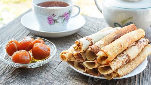 Preview: Pancakes on a plate with fig jam