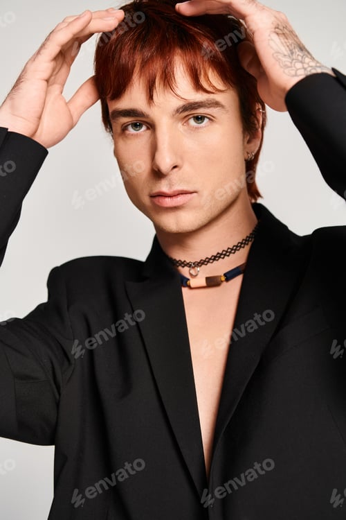 Preview: Fiery rebel: red-haired man in black