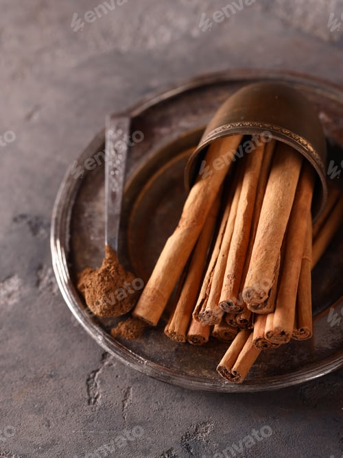 Preview: cinnamon spice for desserts and food on the table