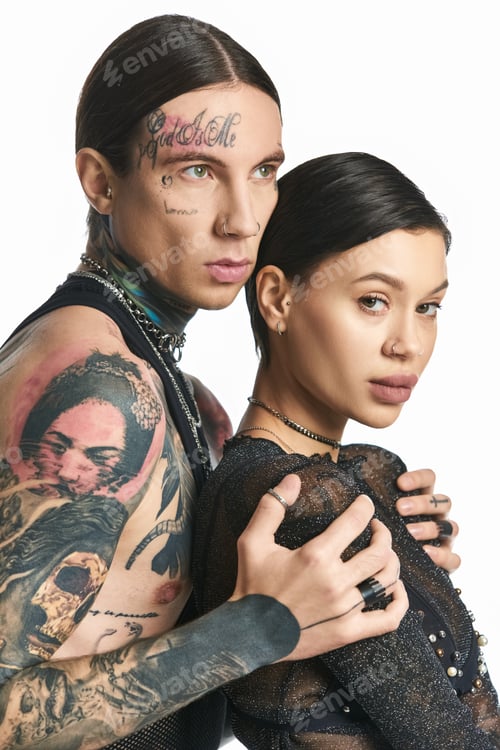 Preview: Inked love: tattooed couple in studio