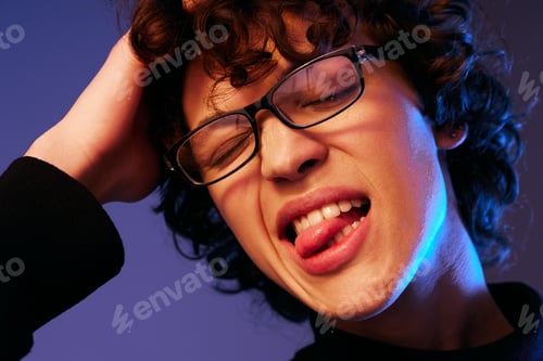 Preview: Man fashion portrait in black clothes model poses in glasses face close-up, hipster lifestyle