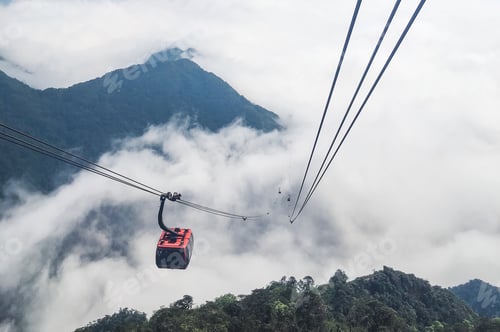 Preview: Cabel car to the highest mountain of Vietnam.