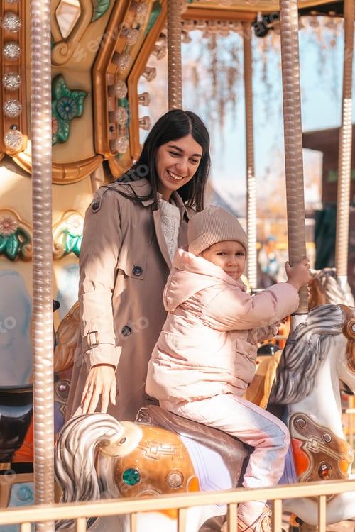 Preview: Mother and daughter