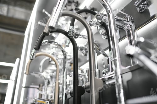 Vista previa: mixer for bathtub, washbasin. Plumbing in a hardware store. sink with tap