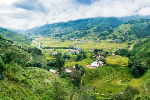Preview: Viewpoint of Tavan village on rice field terraced with river