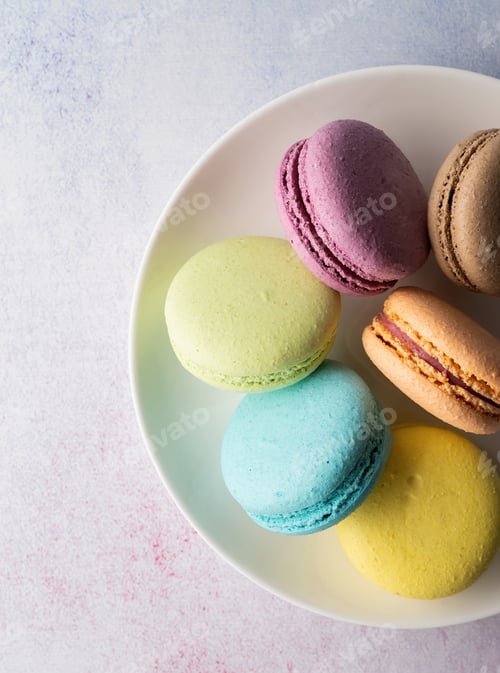 Preview: colorful macaroons on the plate