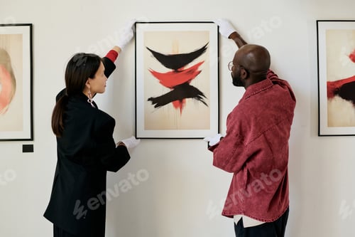 Preview: Observing Abstract Art in Modern Gallery Setting