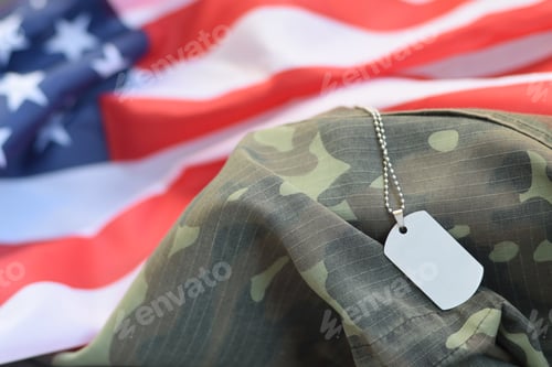Preview: Silvery military beads with dog tag on United States fabric flag and camouflage uniform