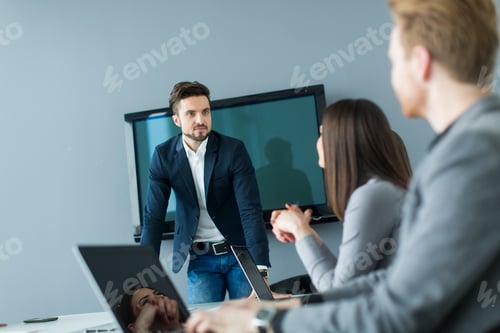 Preview: People working in the office