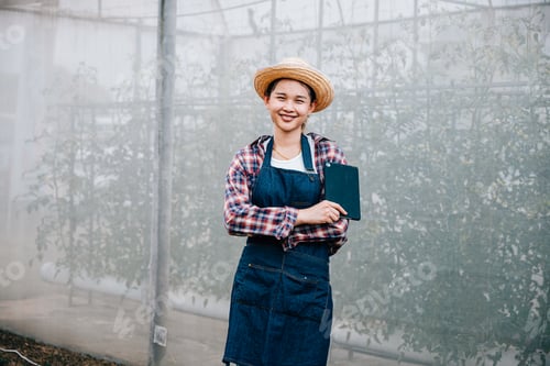 Preview: Confident gardeners with crossed arms