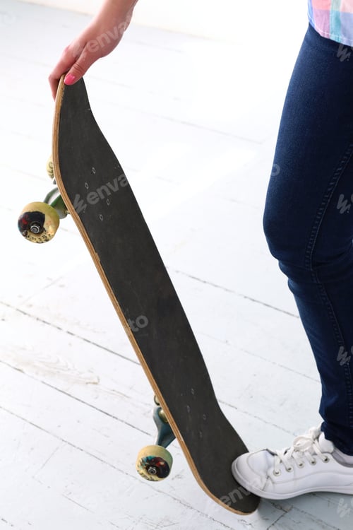 Preview: Girl on the skateboard