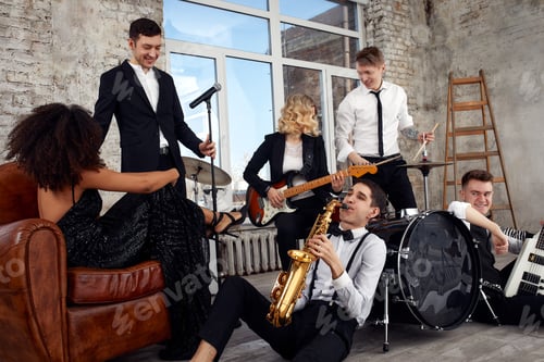 Preview: Repetition of multi ethnic jazz band in loft. Bass guitar player, electric guitar player