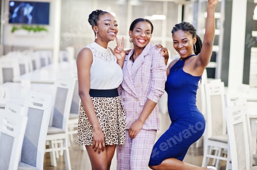 Preview: African woman in dress posing at restaurant