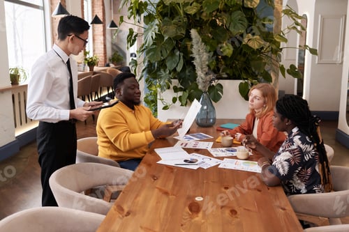 Preview: Business People Ordering Lunch In Restaurant