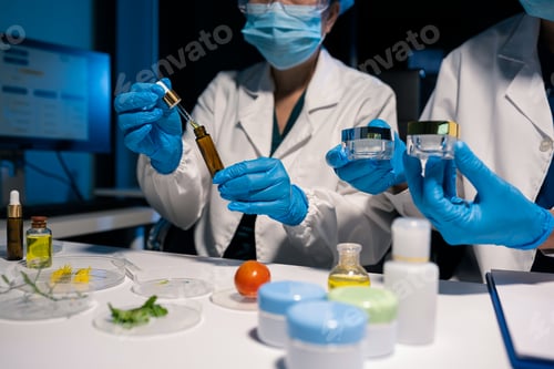 Preview: Scientists with research into natural medicine, natural skin care products