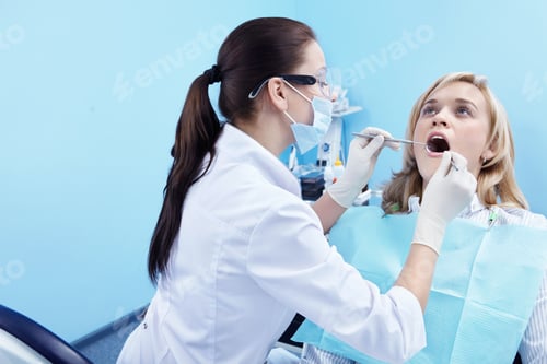 Preview: Dentist at work