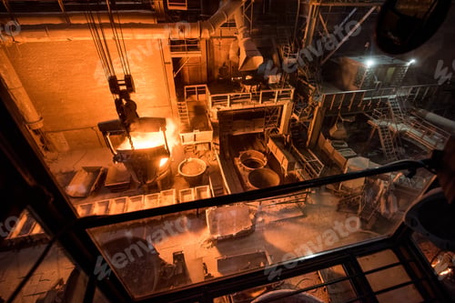 Preview: Tank pours liquid metal at the steel mill