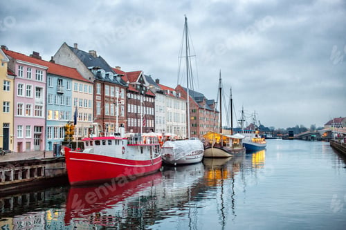Preview: Night view of Nyhavn canal, Copenhagen