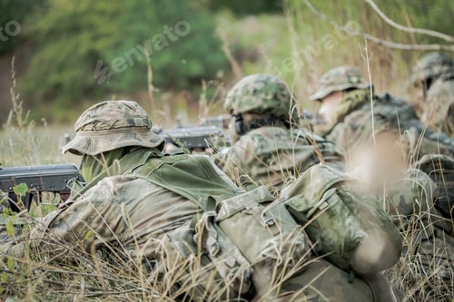 Preview: Camouflaged army soldiers with guns