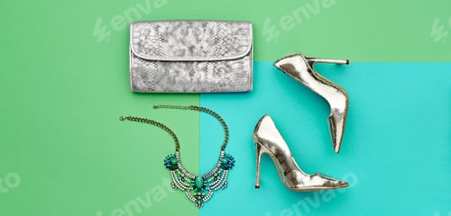 Preview: Woman set